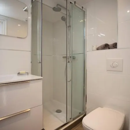 Appartement F2 Terrasse, Moderne, Hyper Centre, Clim, Ascenseur *